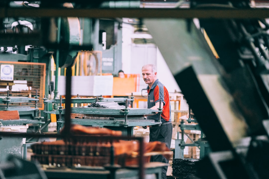 Dirigeant ou collaborateur expérimenté dans un environnement industriel
